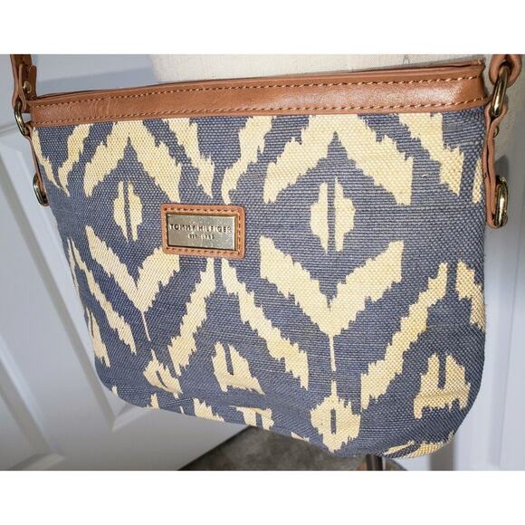 Tommy Hilfiger Blue Beige Crossbody Bag with Gold Hardware Boho - Picture 1 of 4